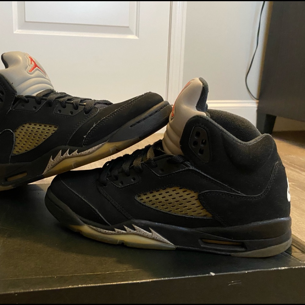 Jordan 5 black metallic size 7us
